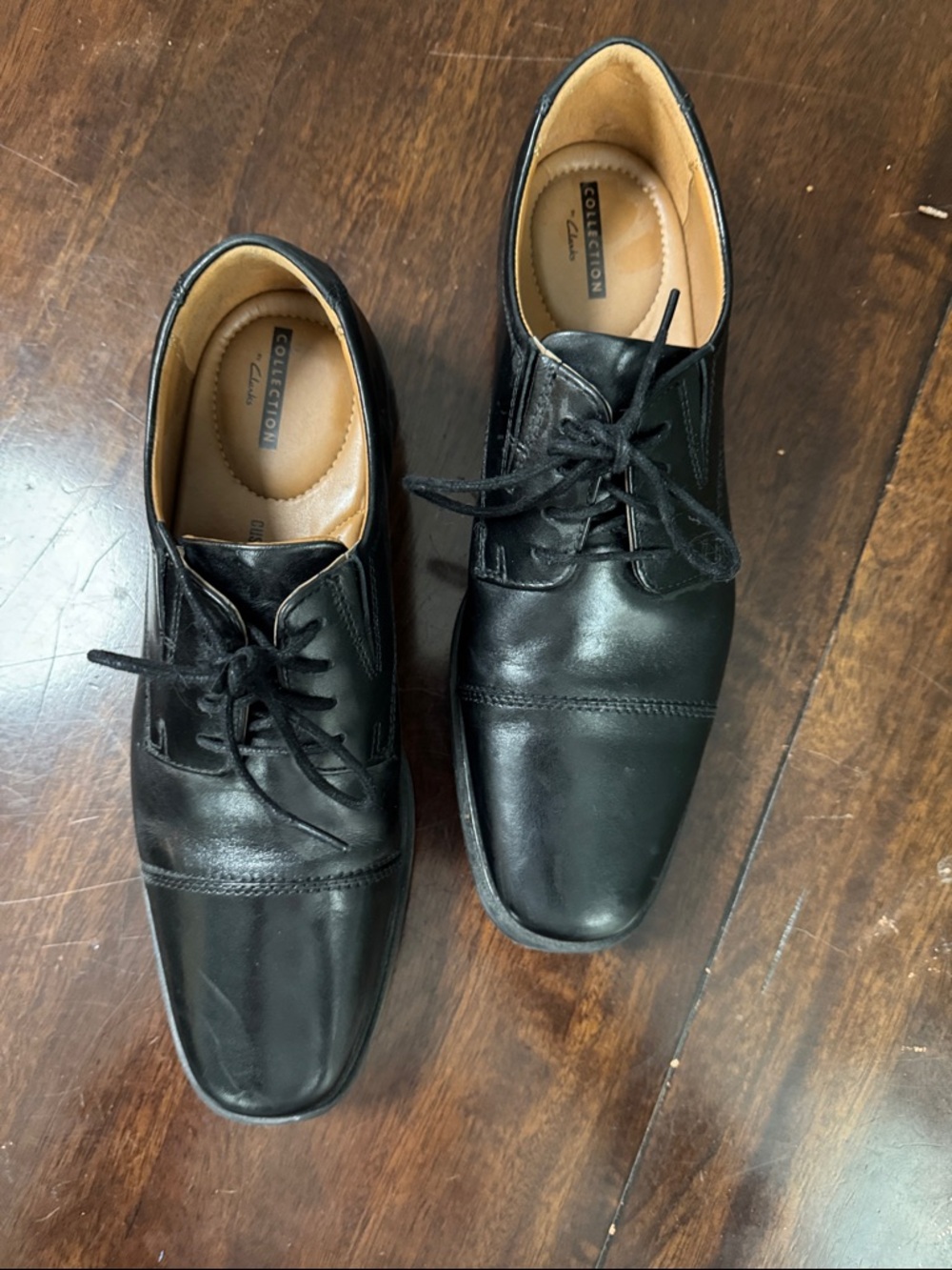 Clarks Men’s Black Leather Lace-Up Oxfords